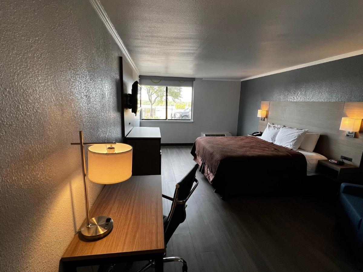 Super 8 By Wyndham Fort Worth Entertainment District Dış mekan fotoğraf