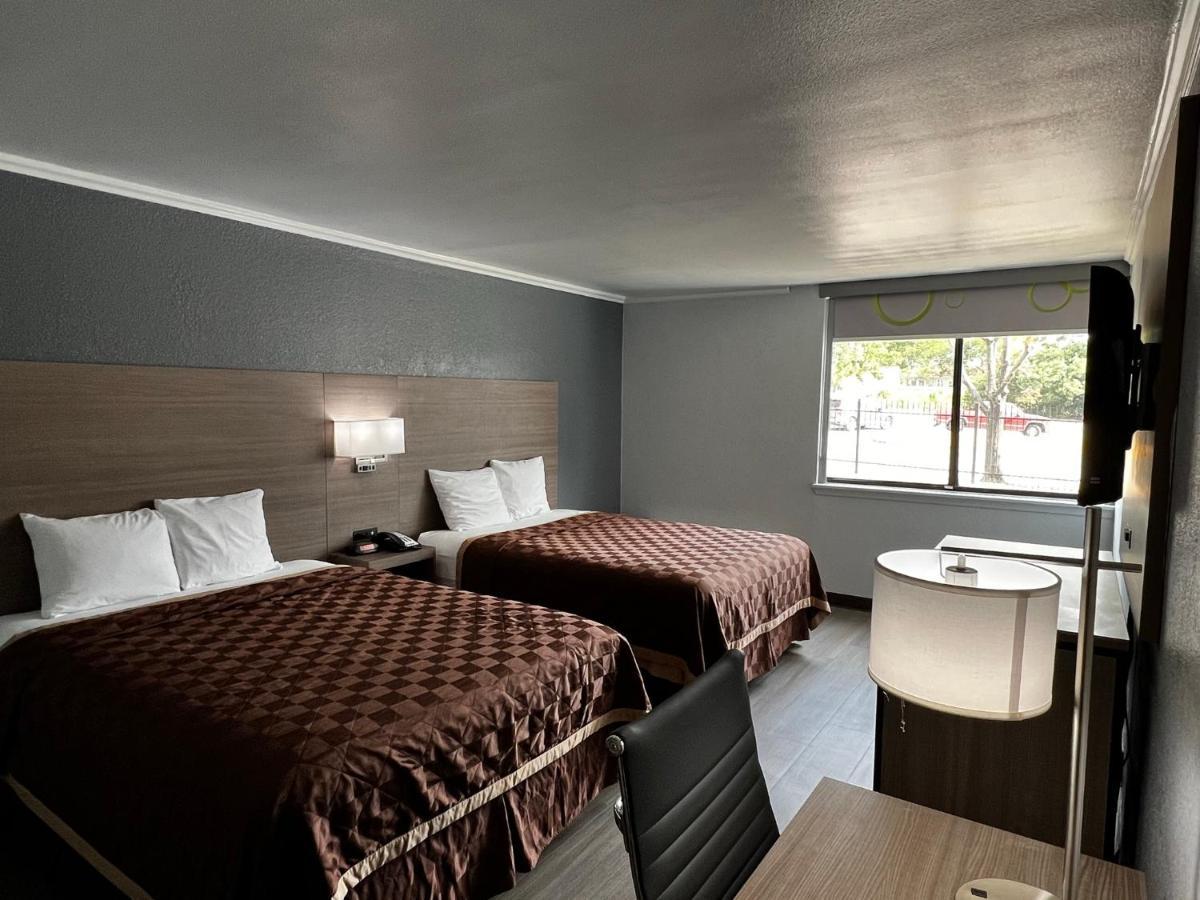 Super 8 By Wyndham Fort Worth Entertainment District Dış mekan fotoğraf