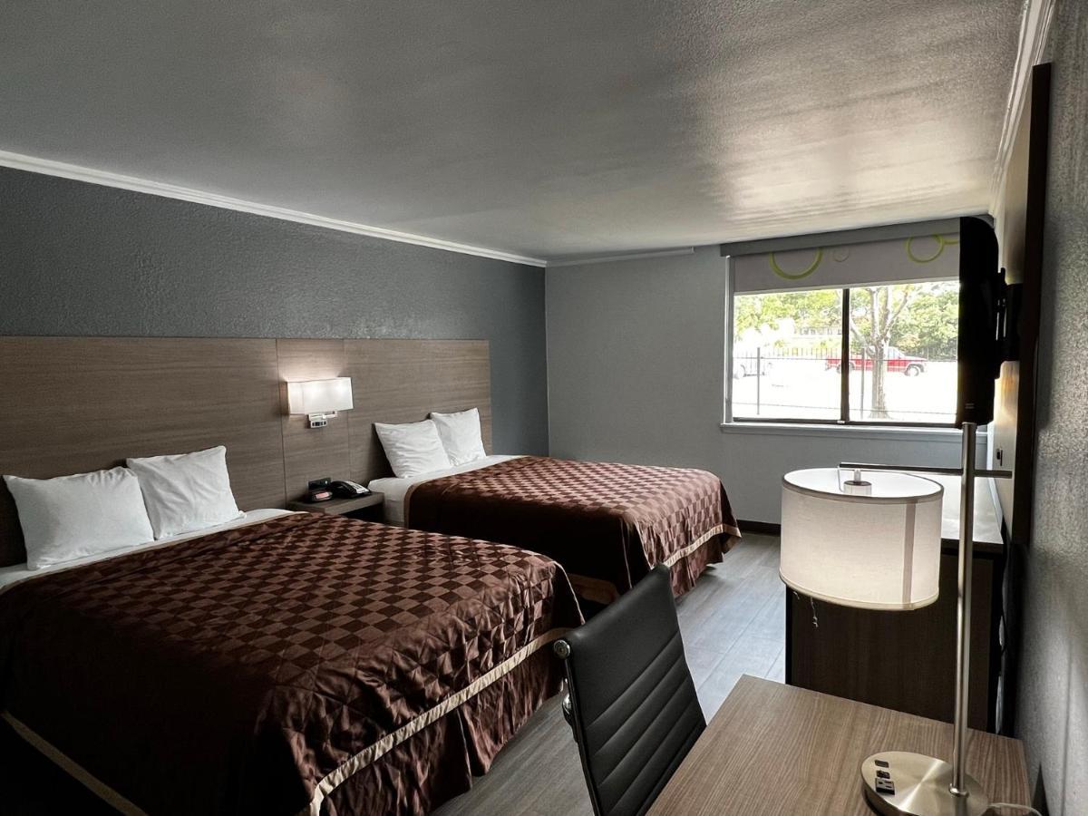 Super 8 By Wyndham Fort Worth Entertainment District Dış mekan fotoğraf