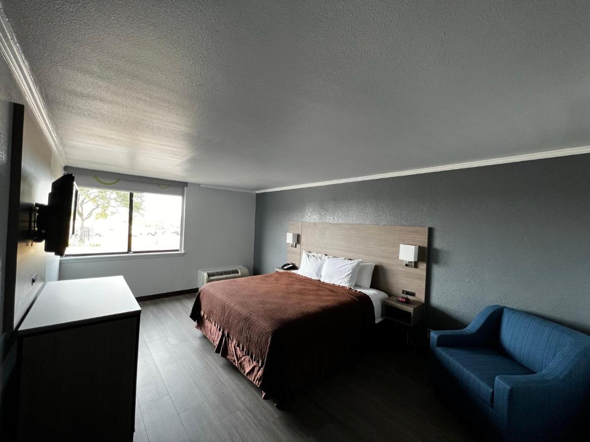 Super 8 By Wyndham Fort Worth Entertainment District Dış mekan fotoğraf